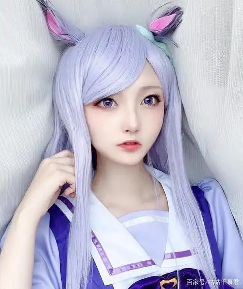 者依靠着精妙的妆容和还原的外形装扮,自发举行的二次元角色扮演活动