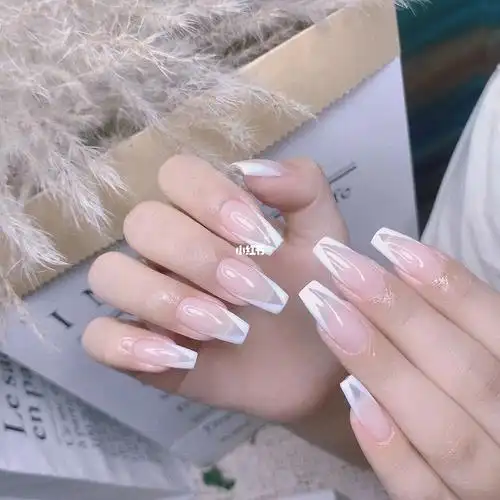 白色对角法式美甲