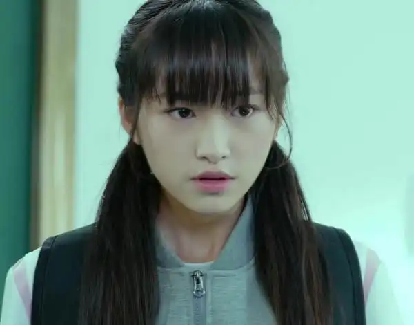 李珍玛"哎呀,我后面两道大题都空着,一分都没得" 唐缇"我猜数学老师改