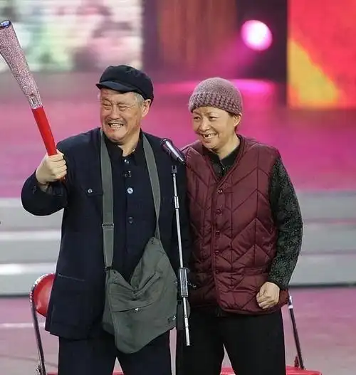 赵本山老师曾经在采访中说过,他演小品就一个目的,就是要带给观众快乐