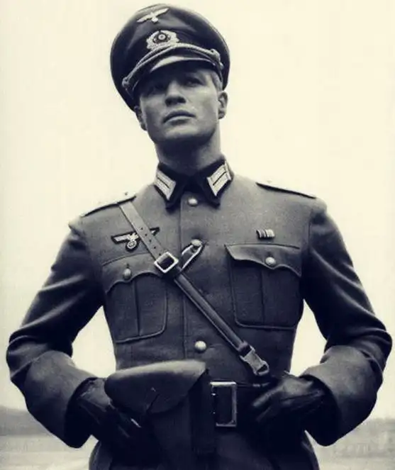 有的敬佩德军的战斗意志,还有人纯粹就是被德国国防军和党卫军的外表