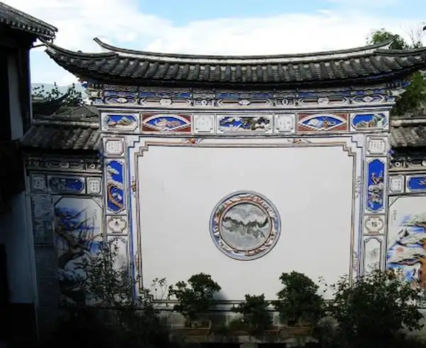 大理白族照壁文化:一看照壁,便知姓氏