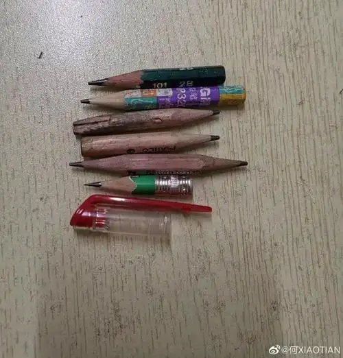 没事千万不要翻孩子的书包我怕你笑到鹅叫哈哈哈哈哈