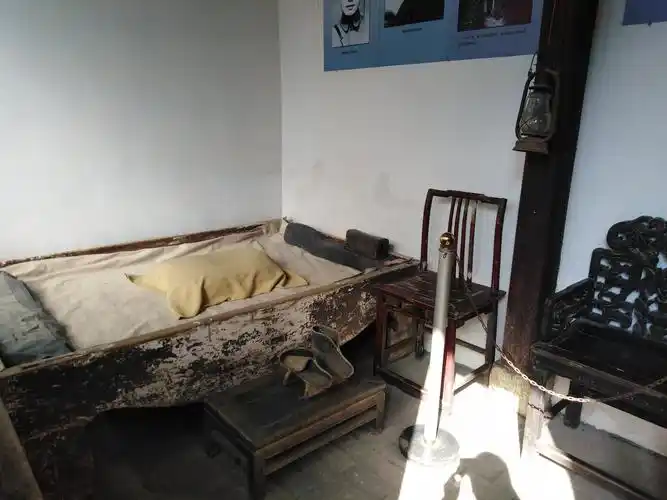 同学们了解了革命先烈的不朽事迹,弘扬了革命烈士不畏艰险,艰苦奋斗的