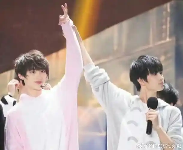 丁程鑫敖子逸hi6上班路透##你好星期六