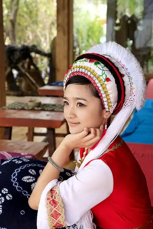 洱海边的白族美女高清摄影图片