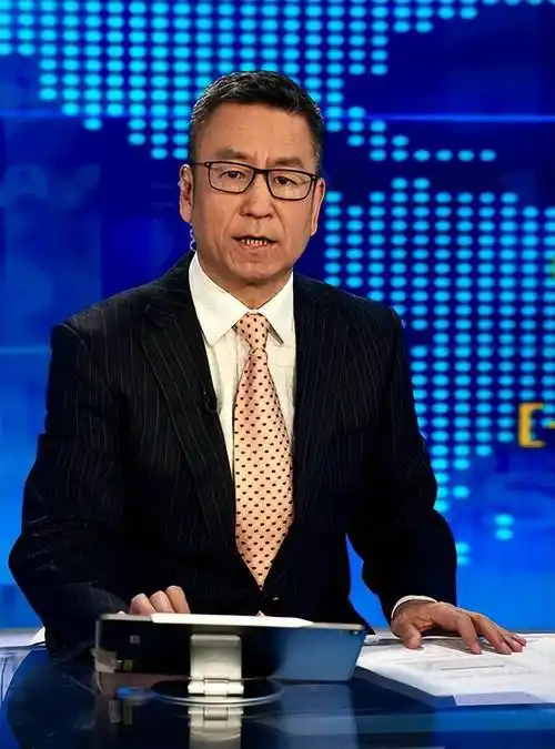 白岩松:我完全可以一个月挣2000万,但我的生活方式不需要这么多钱