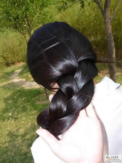 河南某高校大三女生超丰厚长发----------美的让人心醉