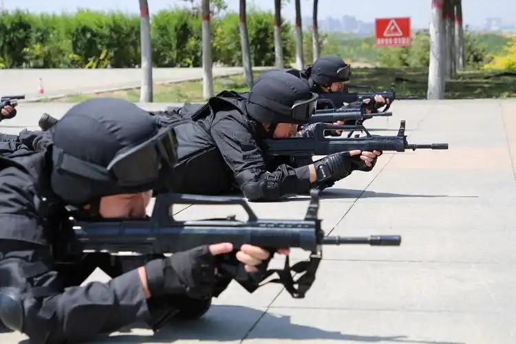 扫黑除恶砺炼精兵首府特警开启强化训练模式