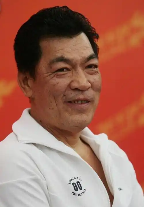 大傻成奎安去世14年:车祸,尸骨被盗,坟墓被毁,中间有何隐情_儿子_一生