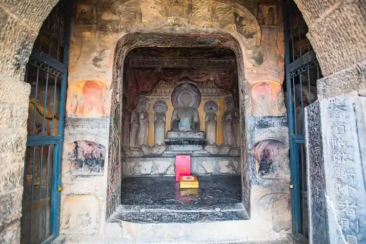 河北邯郸响堂山石窟,探秘北齐王朝的精美石窟,看后让人叹为观止_大佛