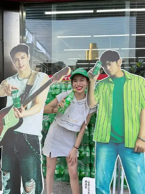 雪碧夏日双巨星巴士##周杰伦张艺兴酷爽代言雪碧