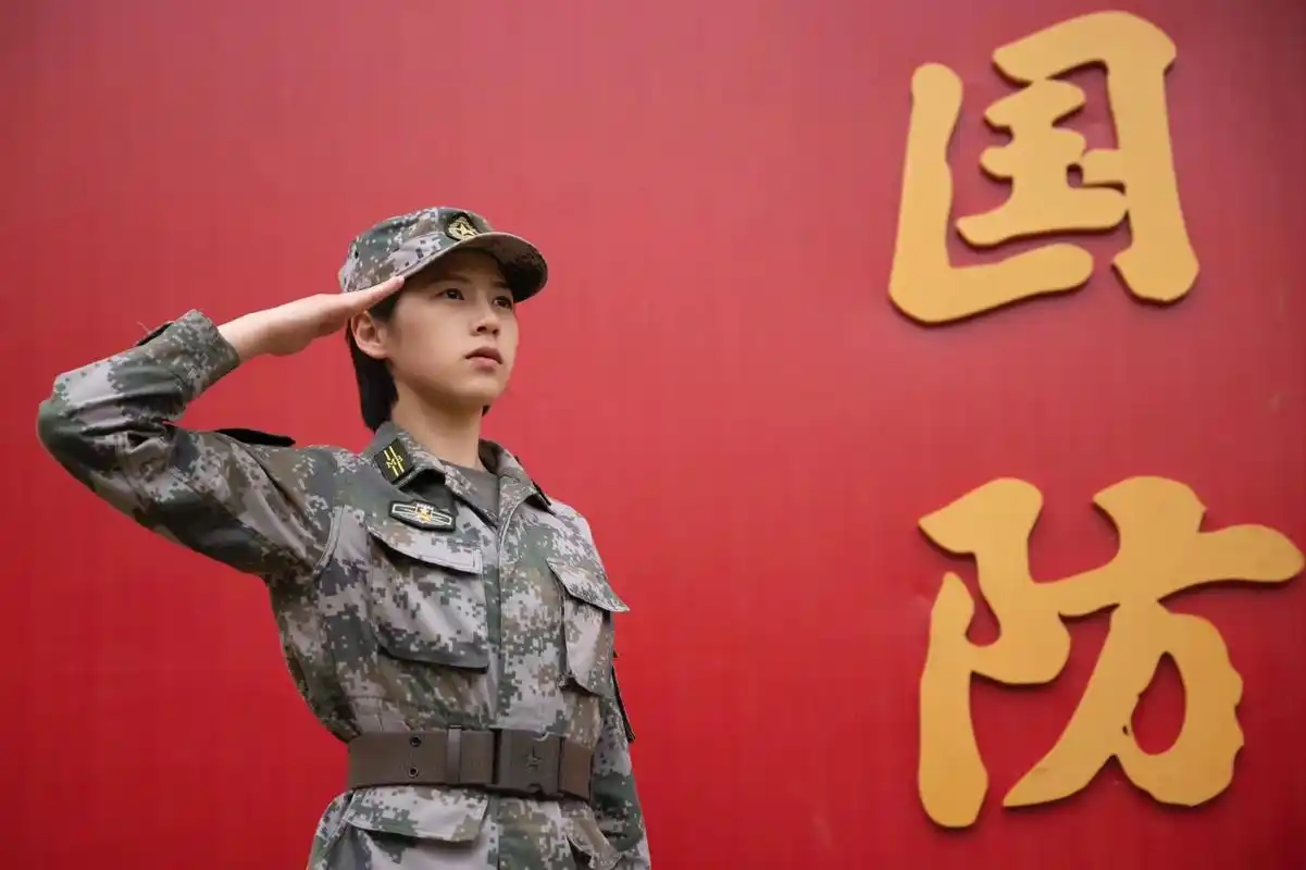 仗剑从戎去,丹心献祖国,"铿锵玫瑰"初长成#女兵入伍  #役 - 抖音