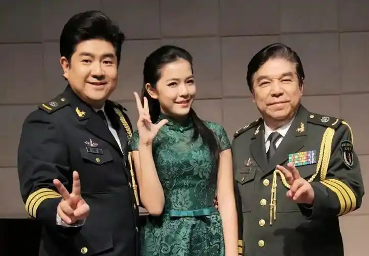 她出生在一个音乐世家,其祖父陈耀星和父亲陈军是著名二胡演奏家,祖母