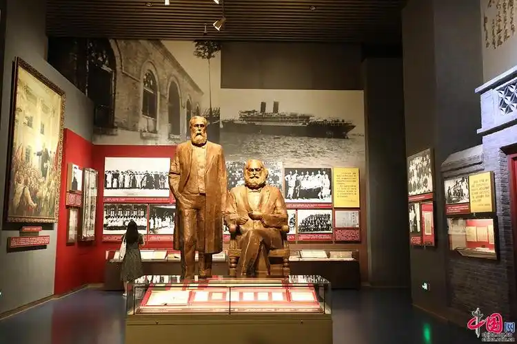 走进中国共产党历史展览馆组图