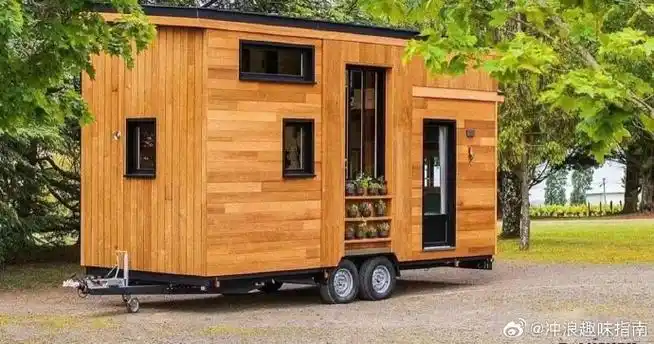 广州街头惊现一套在移动的房子##起猛了在马路上看到家了