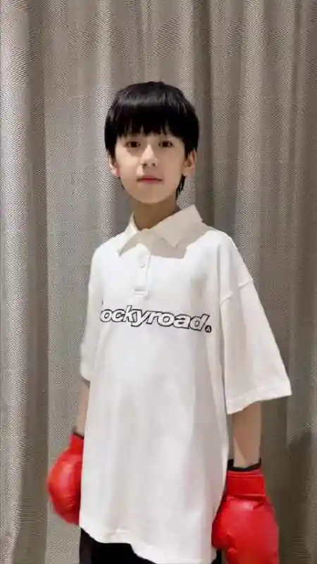 林子烨在《天才基本法》中饰演张新成的小时候,这真的是等比放大了吧!