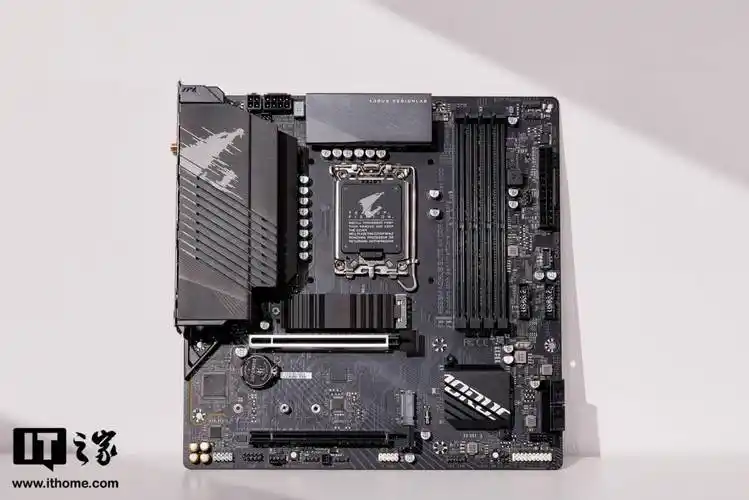 技嘉b660m小雕aoruseliteax主板图赏装甲风外观设计