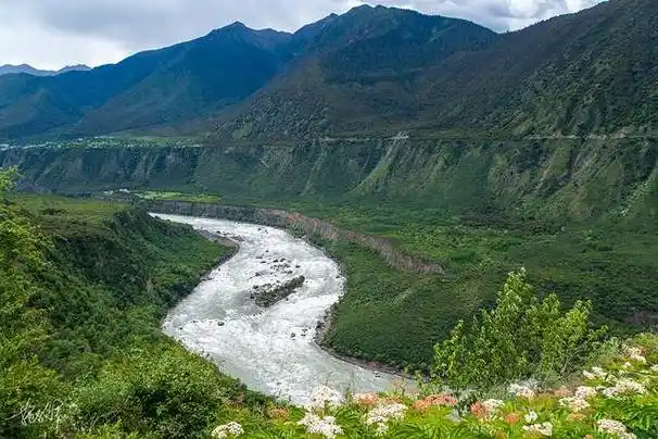 46615前往最后一站观水台,在谷底近距离地感受奔腾不息的雅江