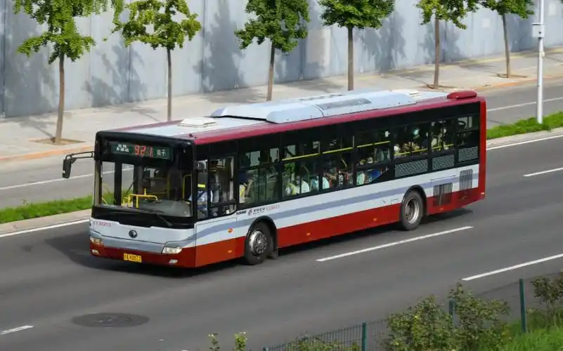 【北京公交退役纪念】运通第一代豆眼zk6125hgqaa运行视频