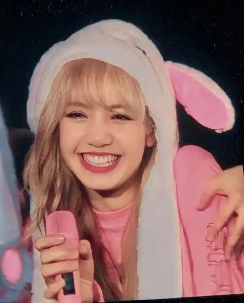 blackpink成员lisa可爱头像最新图片_多美图