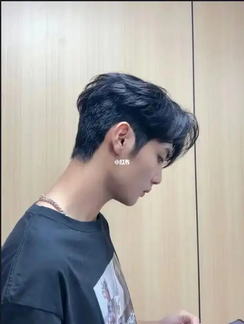 韩式三七分发型