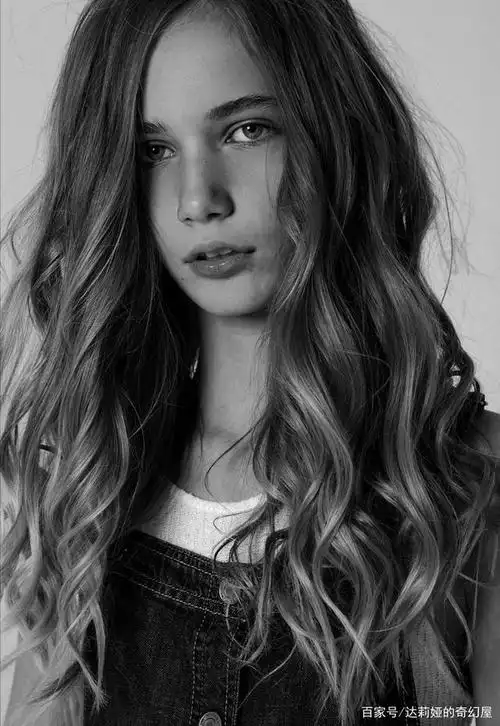 俄罗斯最美童模,9岁成名,13岁就拥有逆天大长腿