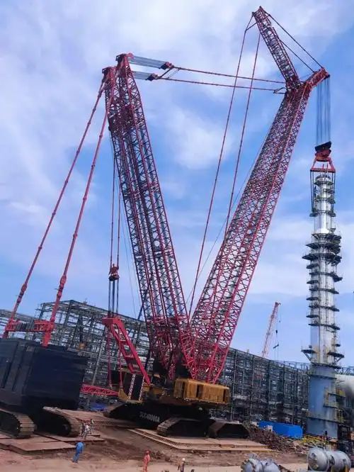 这是三一scc40000a型4000吨履带吊首次进入盛虹项目的吊装首秀.