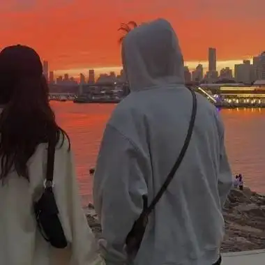 成熟情侣头像一人一半