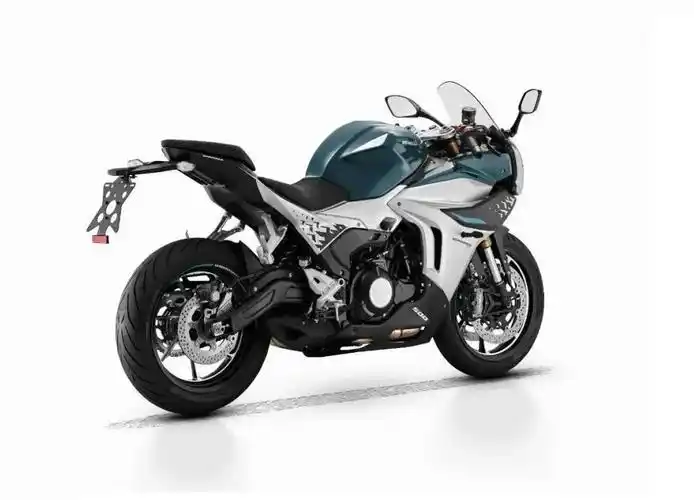 贝纳利也走性价比路线,全新意式外观的中排跑车tornado 552r上市