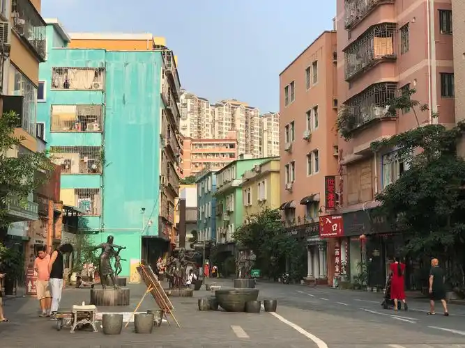 在大芬油画村遇见中国梵高