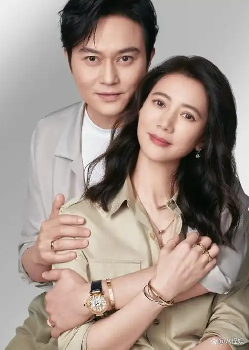 即使在工作中,张智霖也没有敷衍老婆的生日,而是