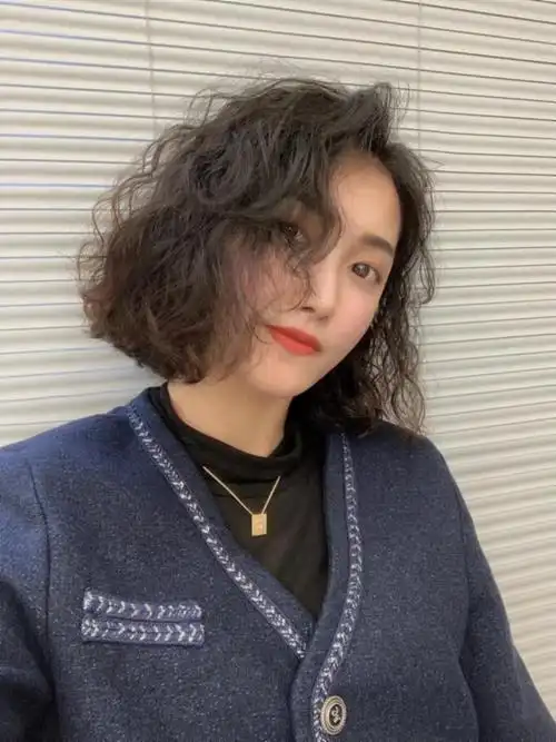 头发少适合什么样的发型图片(三款适合头发稀少的发型)_酷知识