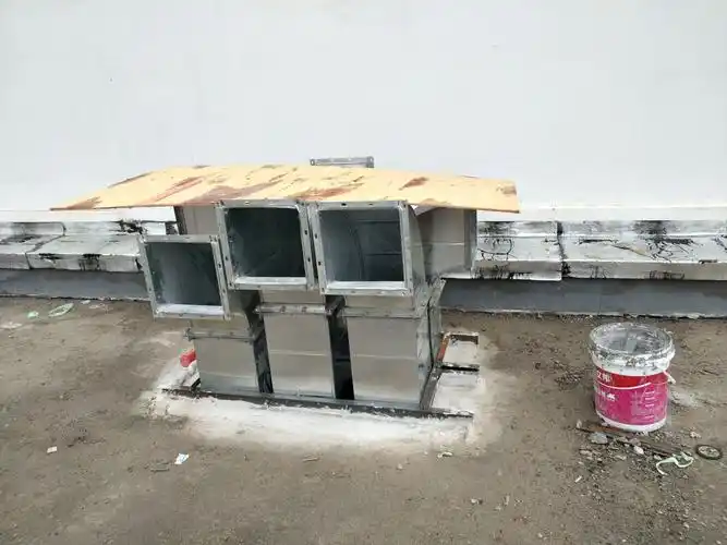 楼顶排烟口需要建造一个遮雨建筑.