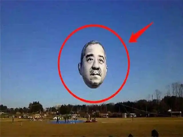 日本天空惊现巨型"人脸",24小时盯着路人看,吓的路人双腿发软-搞笑
