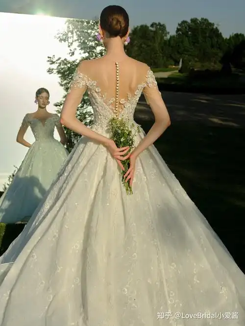 优雅的露背婚纱推荐? - 知乎