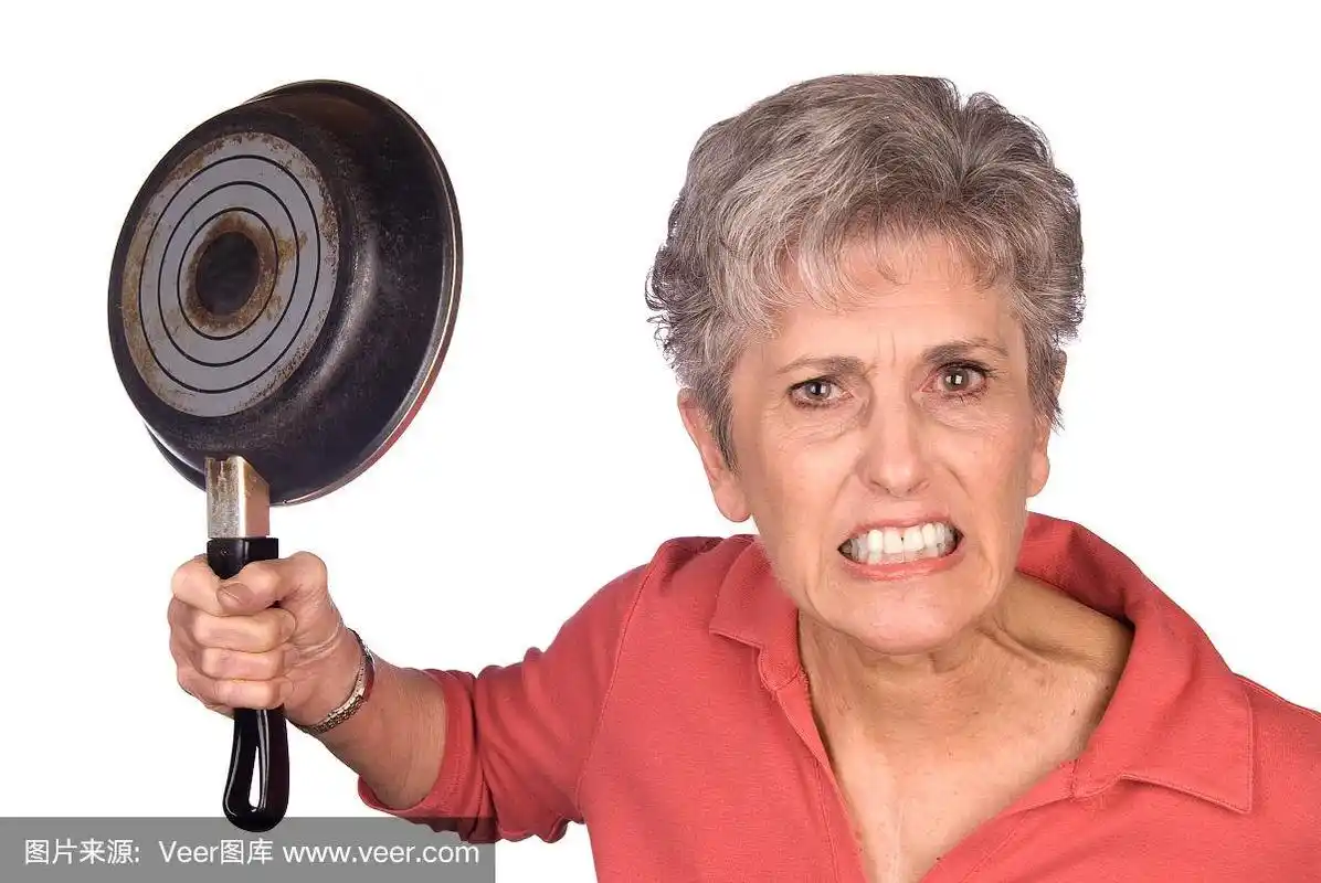 愤怒的妈妈和煎锅
