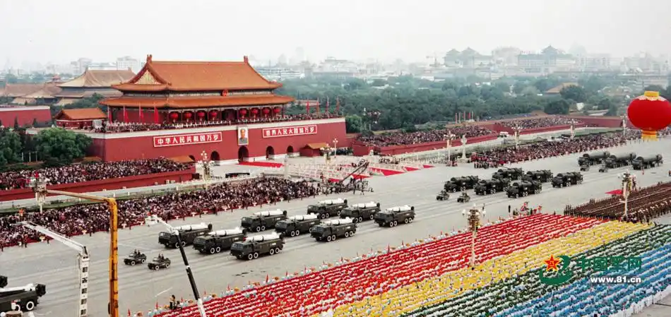 1999年国庆阅兵,第二炮兵导弹方队.乔天富 摄