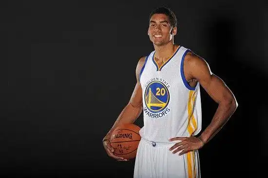 曝勇士一年底薪留下麦卡杜 总决赛奇兵再续奇迹?