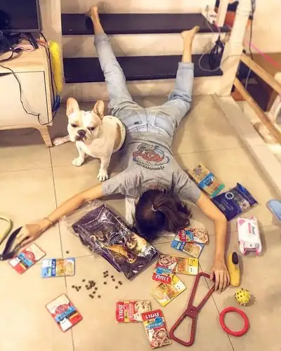 ins最新话题摔跤炫富健身人摔出来的都是哑铃