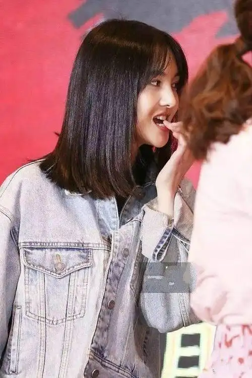 郑爽复出后赘肉爆表?胖出新高度,再也不是纸片人了?