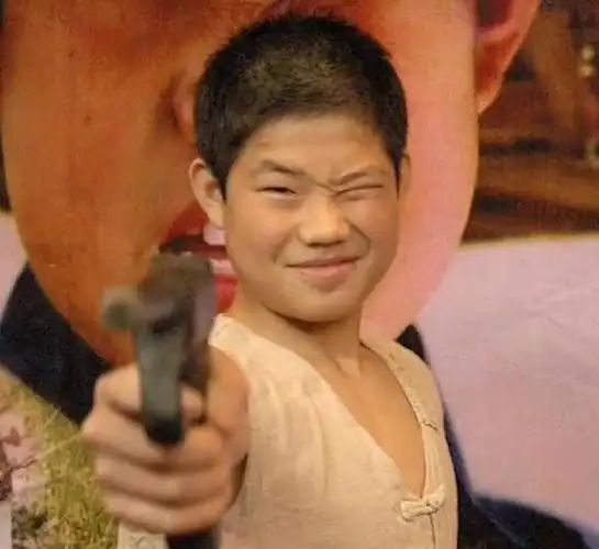 拍硬汉角色却被嘲像偷狗的谢孟伟靠嘎子捞金的时代结束了