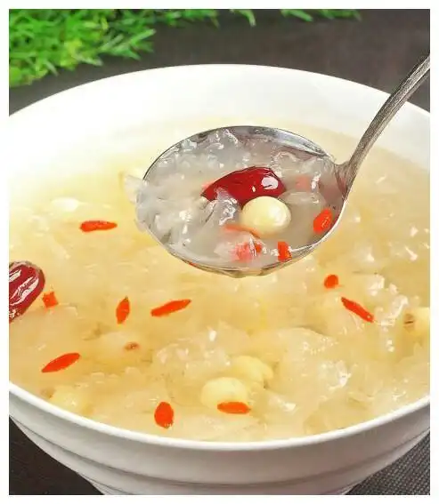 天热没胃口,就喝红枣银耳莲子粥,简单又健康