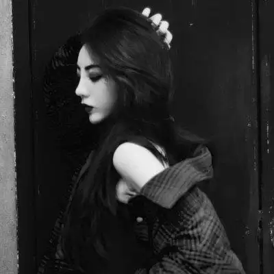 漓潼:黑白高冷女头/认真你就输了_女生头像_我要个性网