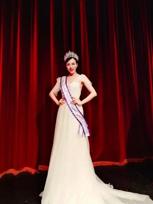 谢鲁星丹获加冕出任2018国际联合国选美盛会世界总决赛评委