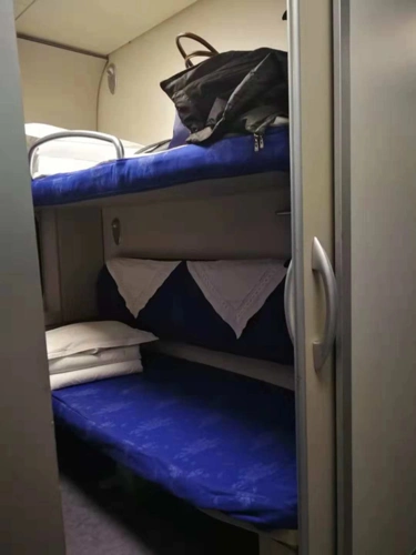 详细说一下每天的活动 北京-拉萨的火车是从北京西站出发的,车次:z21