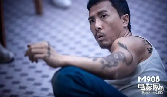 电影《特殊身份》曝角色特辑 甄子丹与景甜交手