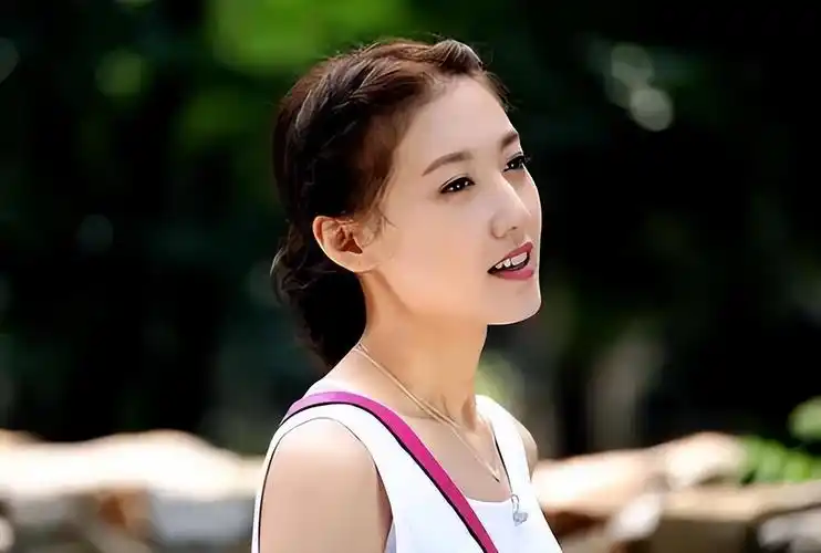 回顾演员高露我这辈子正确的决定就是隐婚为丈夫生下一儿一女