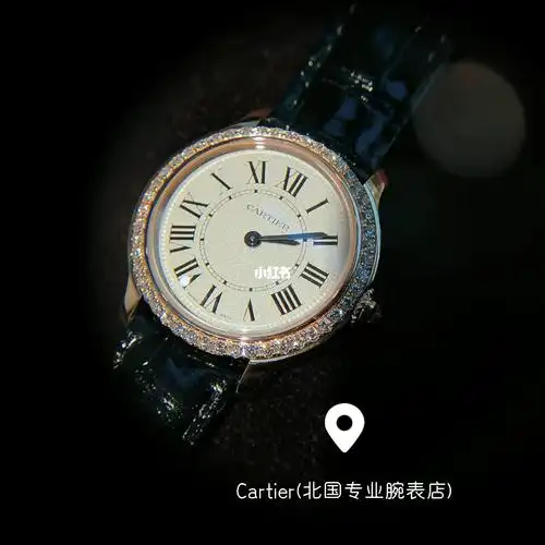 表盘更为简洁,移除阿拉伯数字时标,仅配有罗马数字时标.