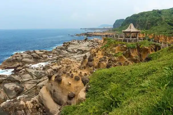 漳州滨海火山自然生态风景旅游区,是中国唯一的滨海火山地质公园.